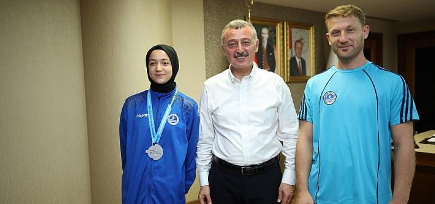 Başkan Büyükakın: “Sizler rol model olmaya devam edeceksiniz”