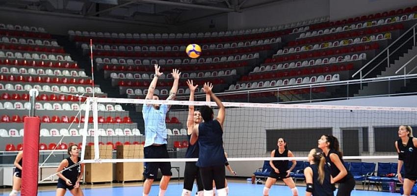 Başkan Çetin Sultanların antrenmanını izledi