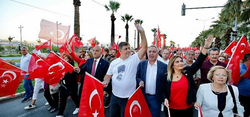 Karşıyaka’da 100. Yıl Onuruna Dev Gösteri: 2022 Zeybek Tek Yürek