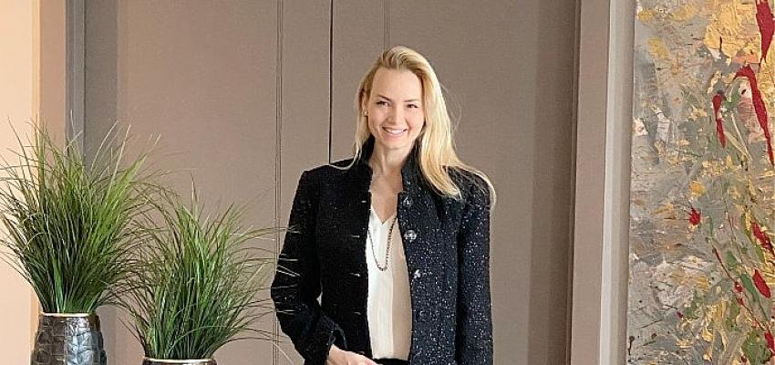 Soyut Ekspresyonist Çalışmaları İle İsminden Söz Ettiren Sanatçı Özge Gürkan Louvre Müzesinde