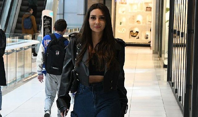 Merve Demir'den genç şarkıcılara gönderme