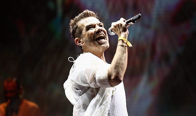 Kenan Doğulu'yu Binlerce İzmirli Yalnız Bırakmadı