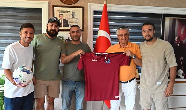 Kemer Belediyesi'nden ilçenin futbol takımlarına malzeme desteği