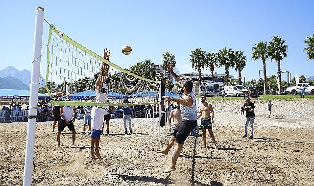 Antalya Büyükşehir'den plaj voleybolu turnuvası