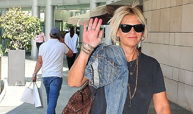 Ayşe Arman öğle yemeği için geldiği Kanyon'da görüntülendi