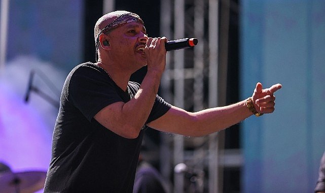 Buca'da Cumhuriyet coşkusu meydanlara sığmadı