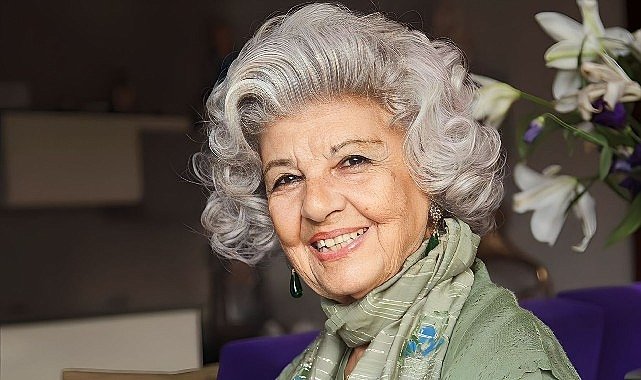 İBB Şehir Tiyatroları Jeyan Mahfi Ayral Tözüm'ü kaybetmenin derin üzüntüsünü yaşıyor