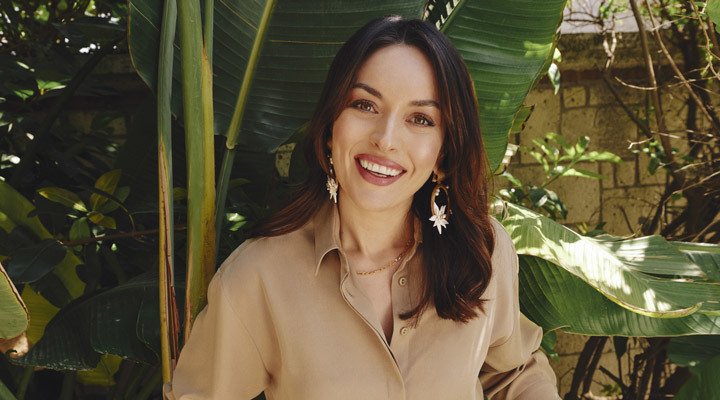 Burcu Över | Safir