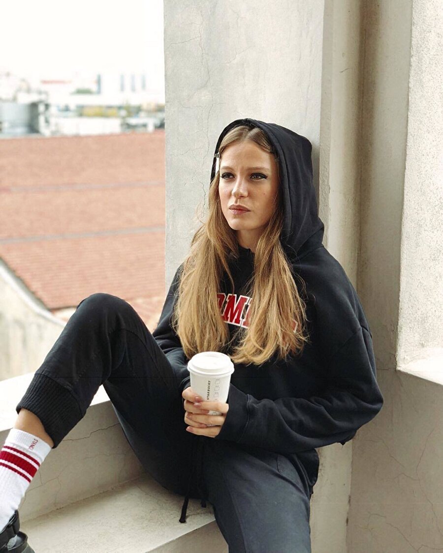 Serenay Sarıkaya