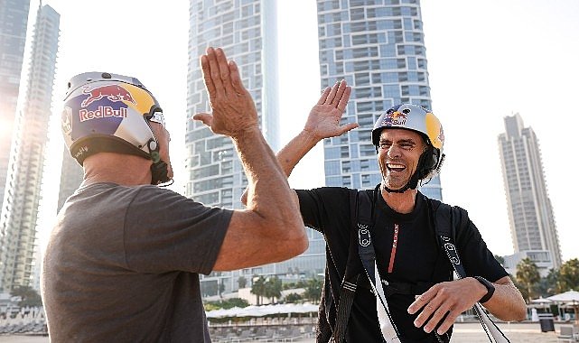 Ünlü Ekstrem Sporcu Brian Grubb, Dubai'de WakeBASE Atlayışı ile Dünya Rekoru Kırdı
