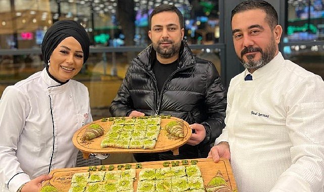 Masterchef şampiyonu Esra Tokelli, Katmerci Dayı'da katmer yaptı