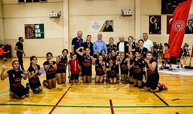 İzmir'de ilk defa yapılan Aliağa'nın ev sahipliğinde düzenlenen Kuzey Ege Spor Oyunları'na Bergama damga vurdu