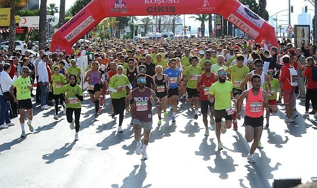 Karşıyaka tek yürek oldu, Zübeyde Anne'ye koştu!