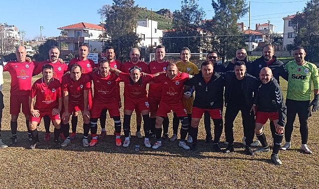 Foça Belediye Masterler, Aliağa Akıncılar Gücü Masterler'i 4-2 Mağlup Etti