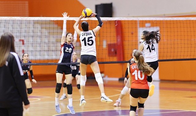 Çeşme'de İlk Voleybol Lig Maçı Heyecanı