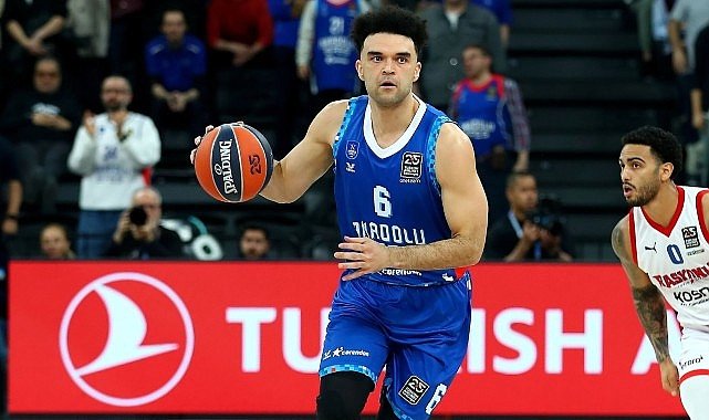 Anadolu Efes Spor Kulübü, Turkish Airlines EuroLeague'in 25. Yılına Özel 90'lar Nostalji Forması ile Parkeye Çıktı