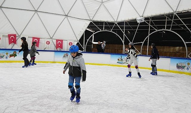 Keçiören'de buz pateni keyfi