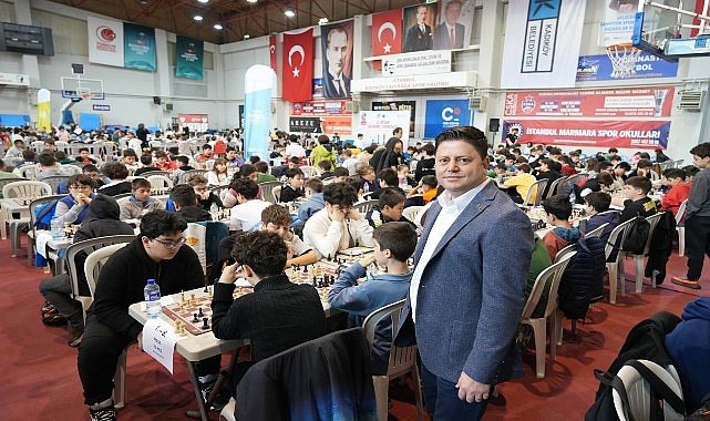 Kadıköy'de 23 Nisan Coşkusu Satranç Turnuvasıyla Başladı