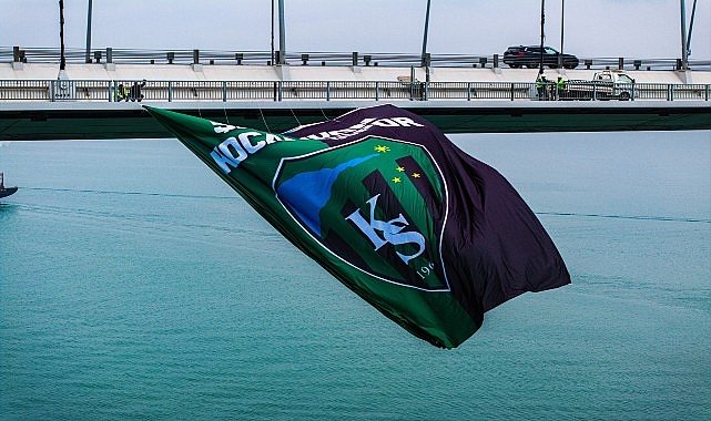 Kocaelispor bayrağı, Osmangazi Köprüsü'ne asıldı: O iş tamam!