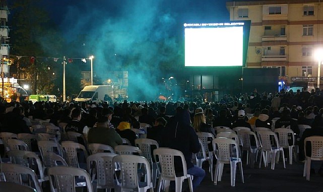 Meydan, “Şampiyon Kocaelispor" sesleriyle inledi