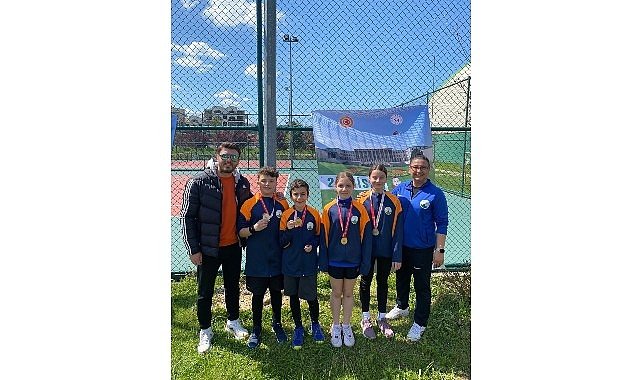 Osmangazi'nin genç raketleri kortta yıldızlaştı