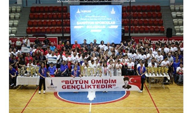 Celal Atik Spor Salonu'nda gençlik buluşması