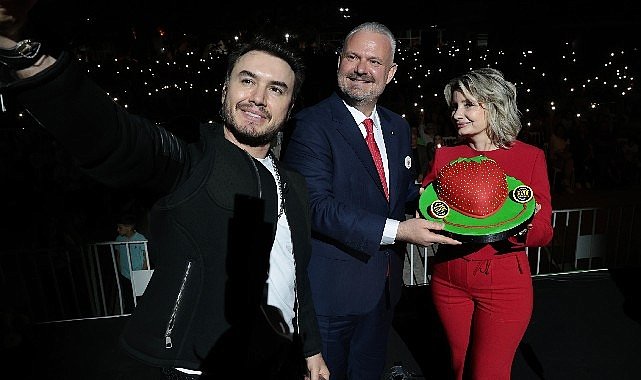 Emiralem Çilek Festivali'ne muhteşem başlangıç