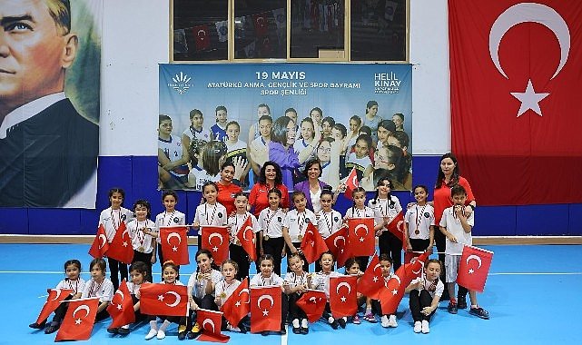 Karabağlar Belediyesi Spor Okulu Öğrencileri, 19 Mayıs Spor Şenliği'nde Buluştu