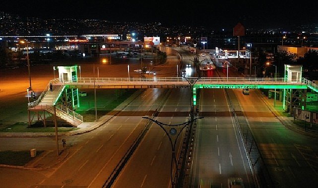 Kocaeli'nde üst geçitler yeşile büründü